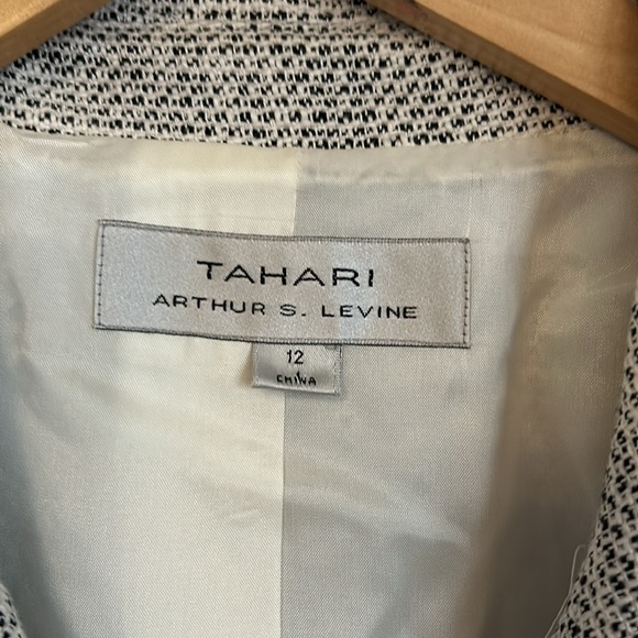 Tahari by Arthur S. Levine Double Breasted Blazer Sz 12 - Picture 2 of 4